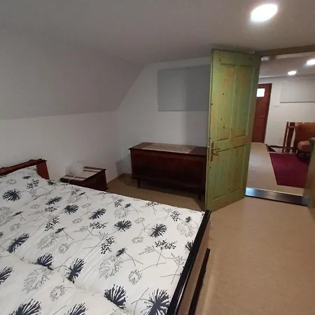 Apartma Hiska Vrh *